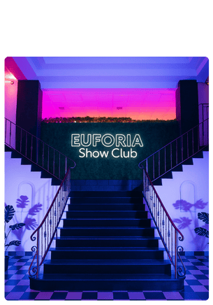 Scalinata illuminata con LED colorati per festa personalizzata a EUFORIA Show Club, Pavona – Roma Sud